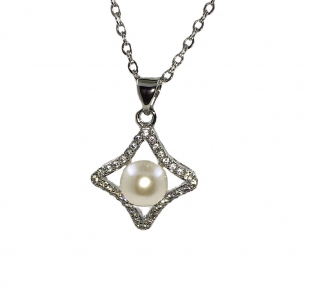 Fresh Water Pearl Zirconia Alloy Star Pendant with Chain