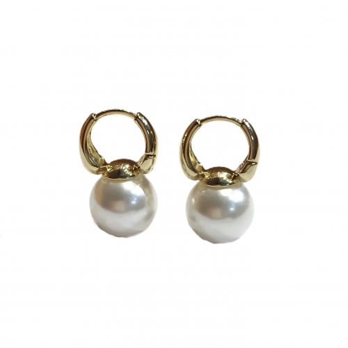 Shell Pearl White Bucket Earring