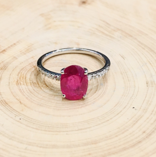 RUBY OVAL FACETED WITH WHITE TOPAZ  SOLITAIRE 925 SILVER RING