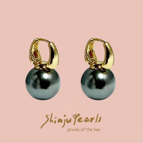 Shell Pearl Dark Grey Bucket Earring