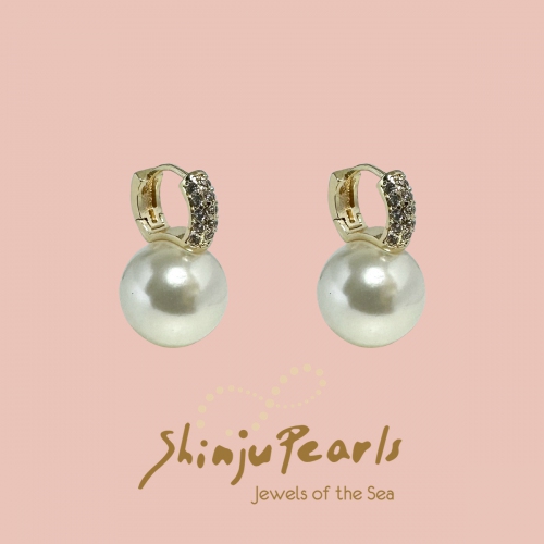  Shell Pearl White With Cubic Zirconia Yellow Gold Bucket Earring