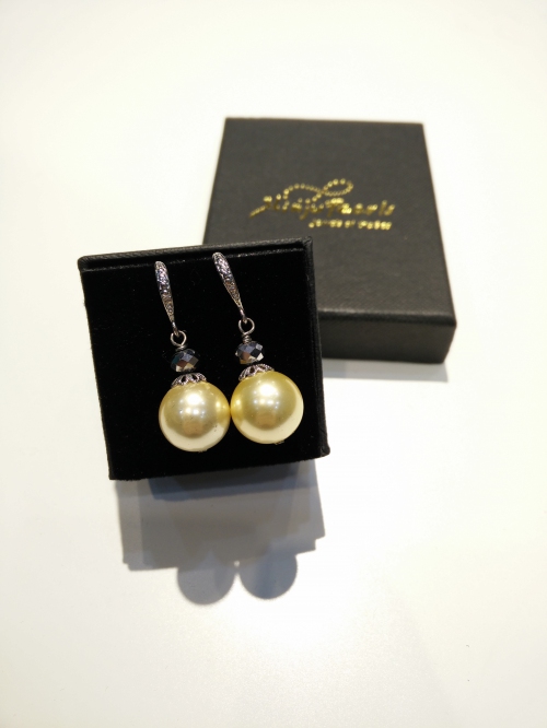 H/M Pearl Shell Earring-Yellow Gold