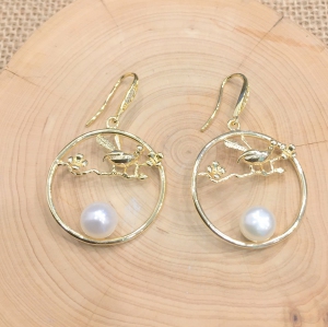 Fresh Water Pearl in Round Creative Hollow Branches Bird Earring