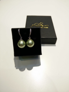 H/M Pearl Shell Earring-Green